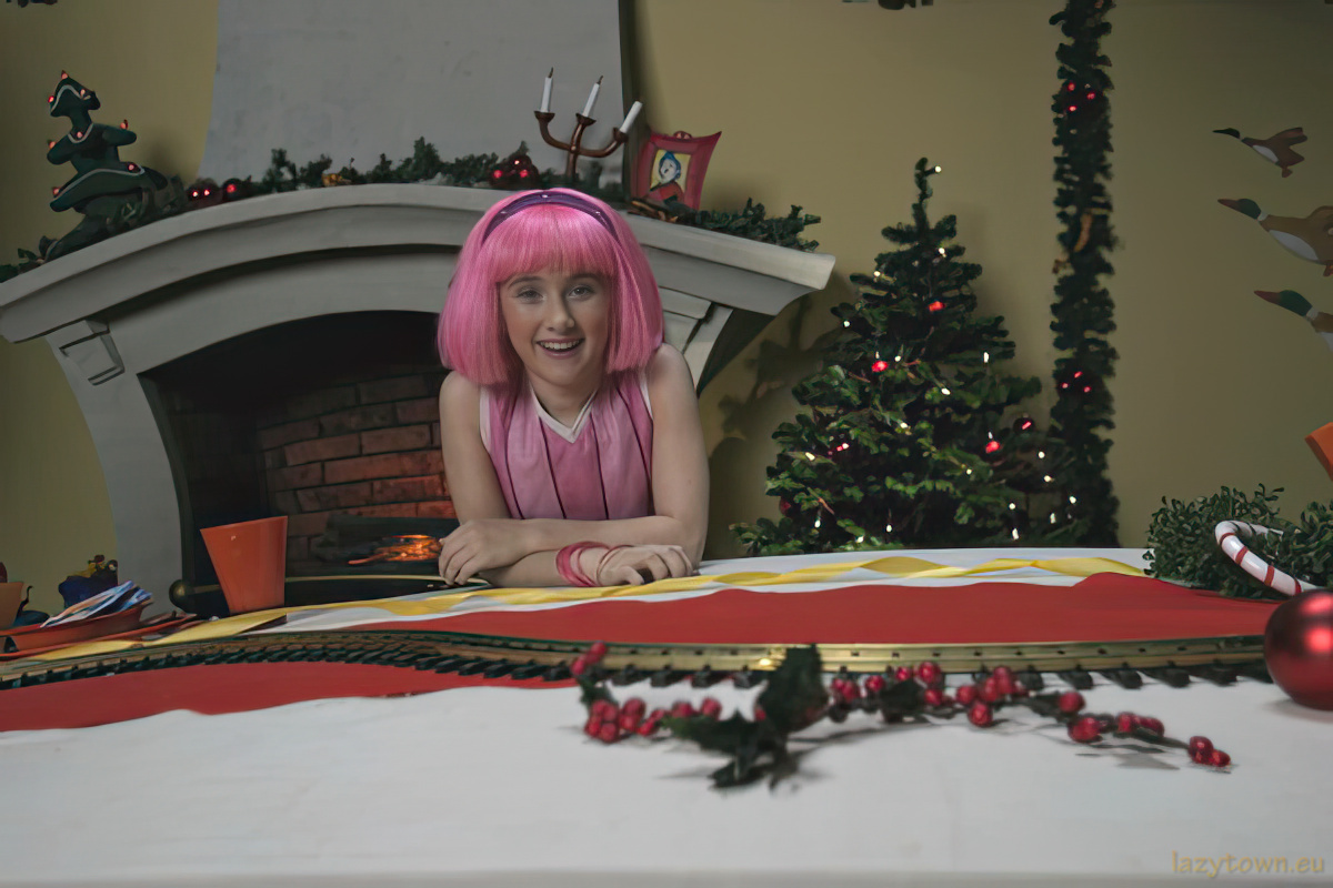 LazyTown's Surprise Santa