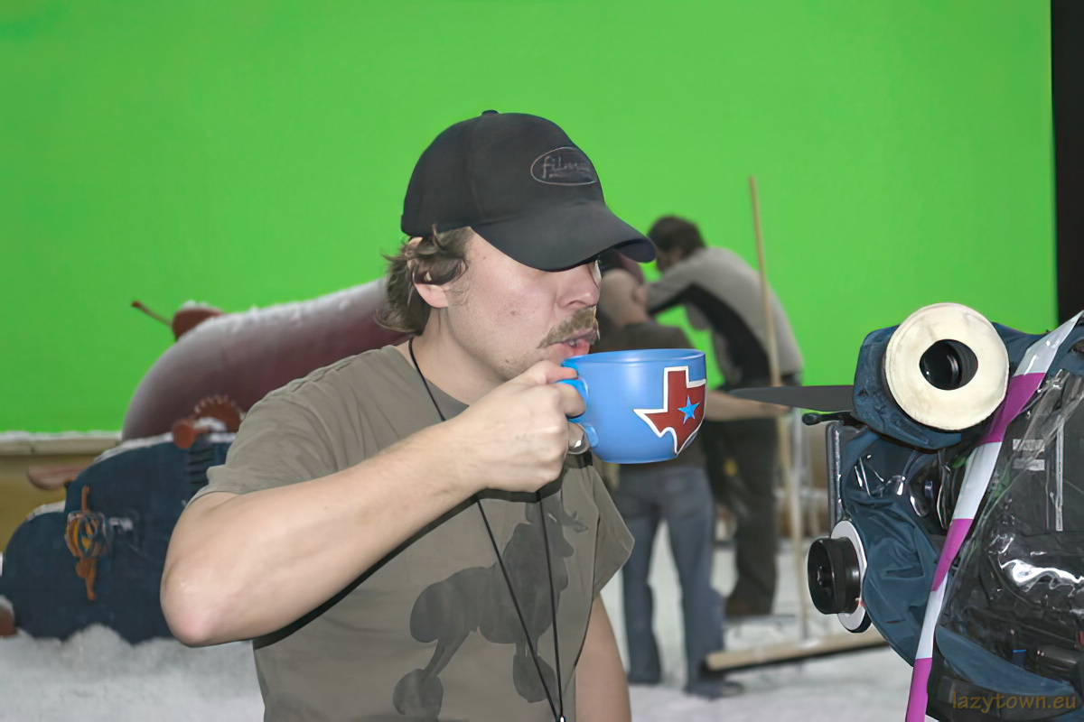 LazyTown's Surprise Santa