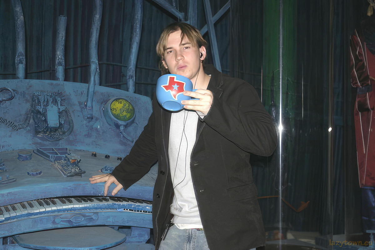 LazyTown's Surprise Santa