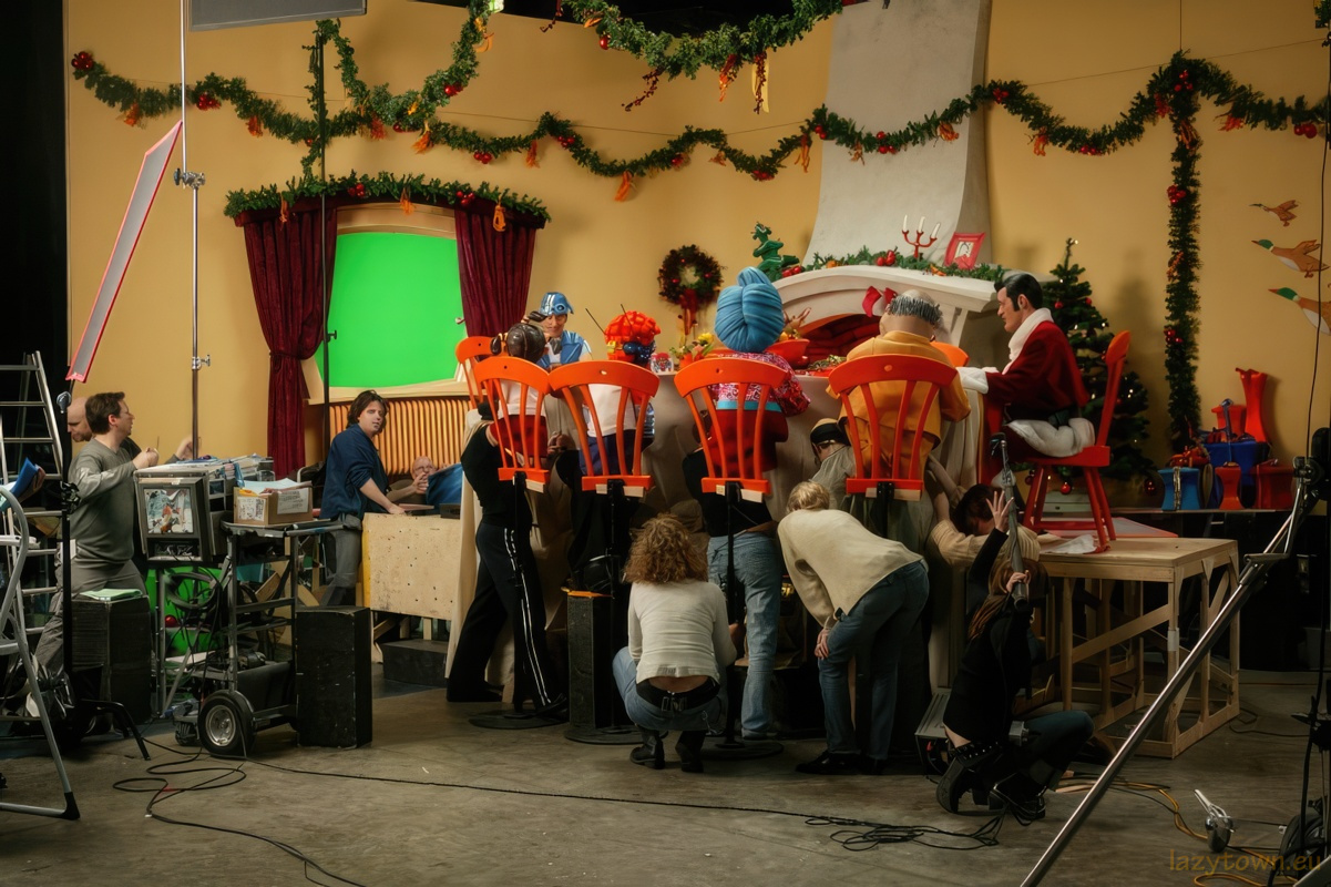 2004 E29 lazytownssurprisesanta 044