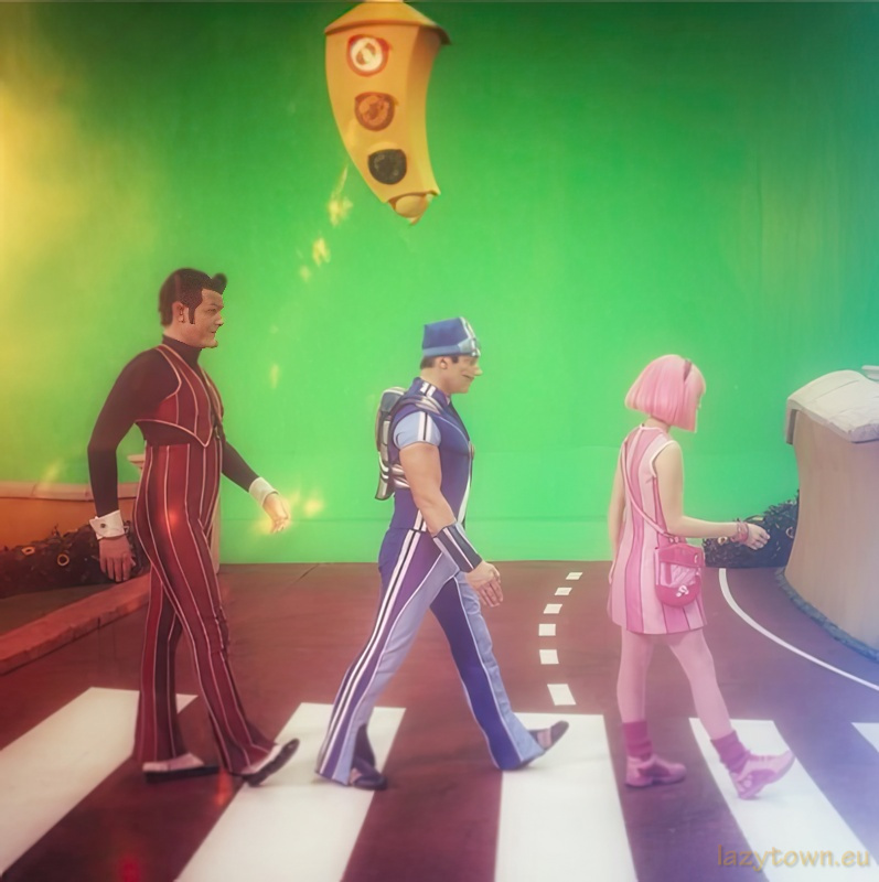 Studio set staff general 076 H800px