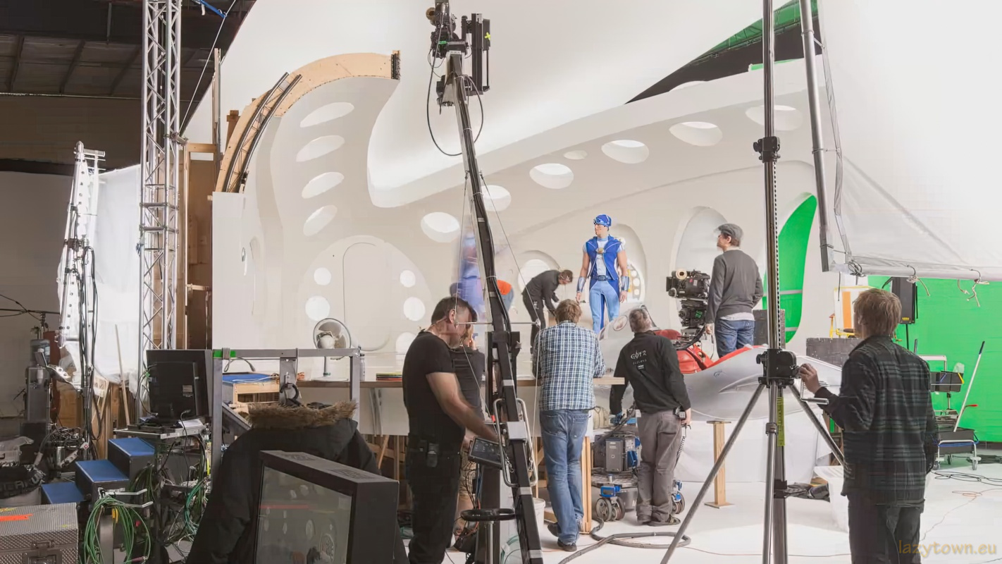 Studio set staff general 090 H800px