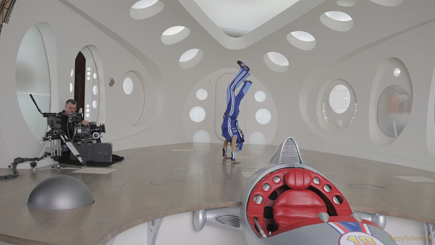 Studio set staff general 091 H800px