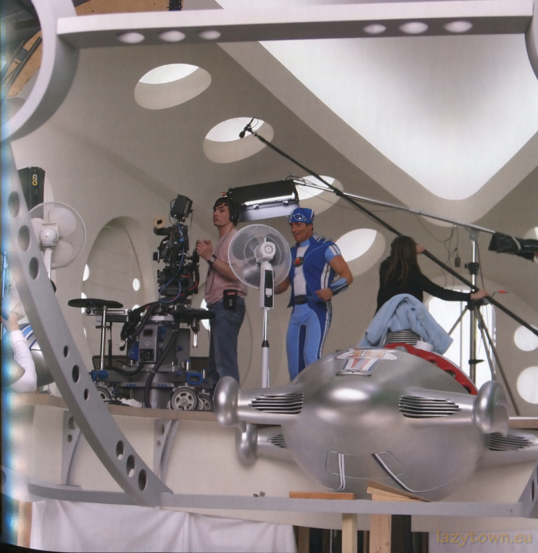 Studio set staff general 092 H800px