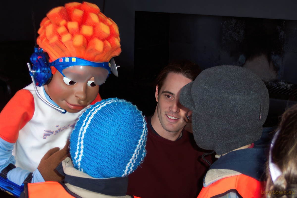 Studio set staff general 096 H800px