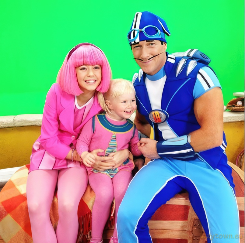 Studio set staff general 103 H800px