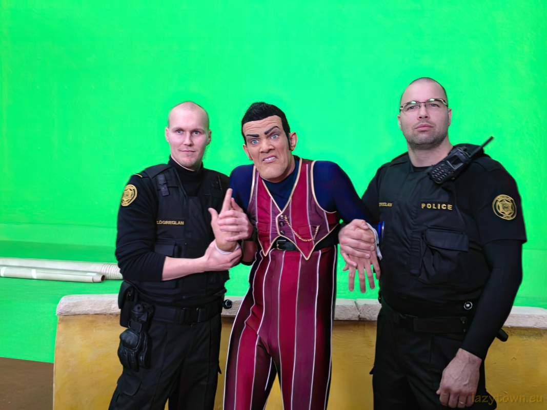 Studio set staff general 104 H800px