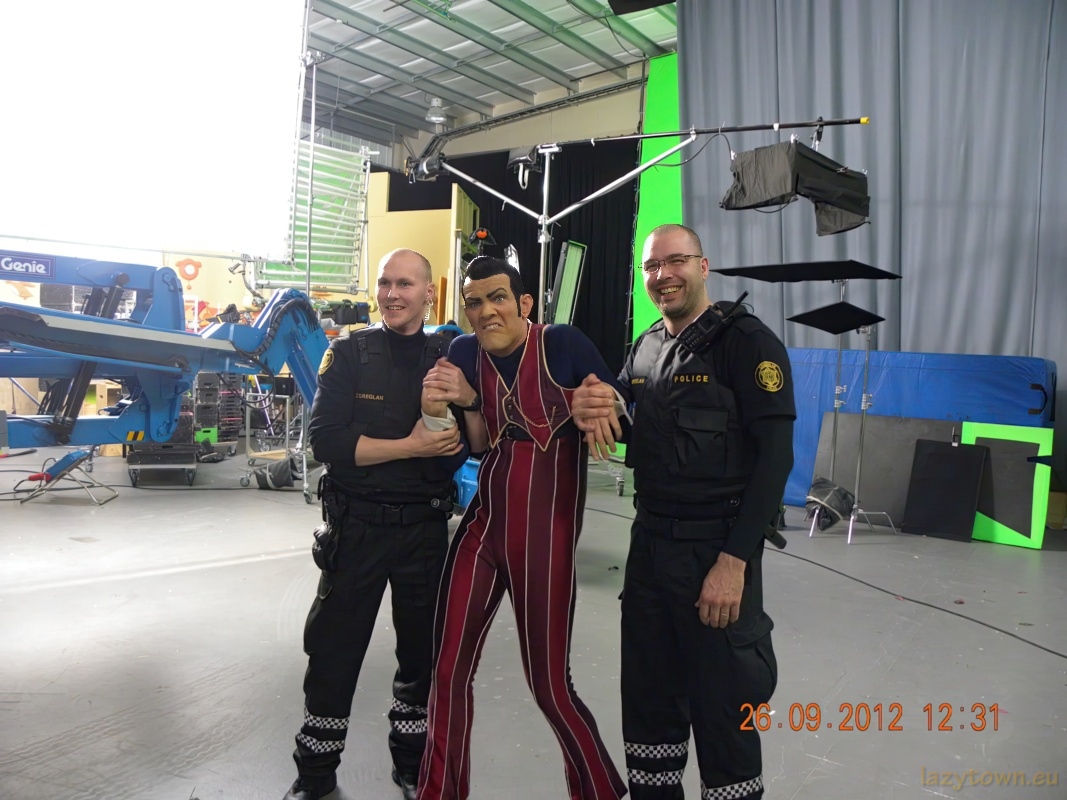 Studio set staff general 105 H800px