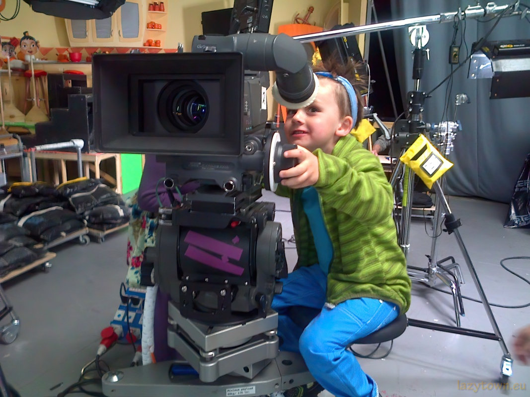 Studio set staff general 106 H800px