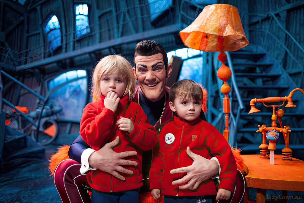 Studio set staff general 080 H800px