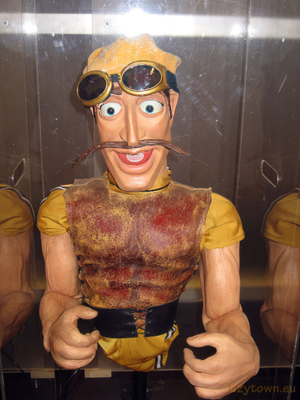 Studio rooms 1 walkways first floor 008