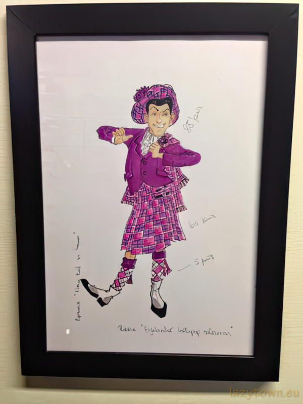 Studio rooms wall decoration 003