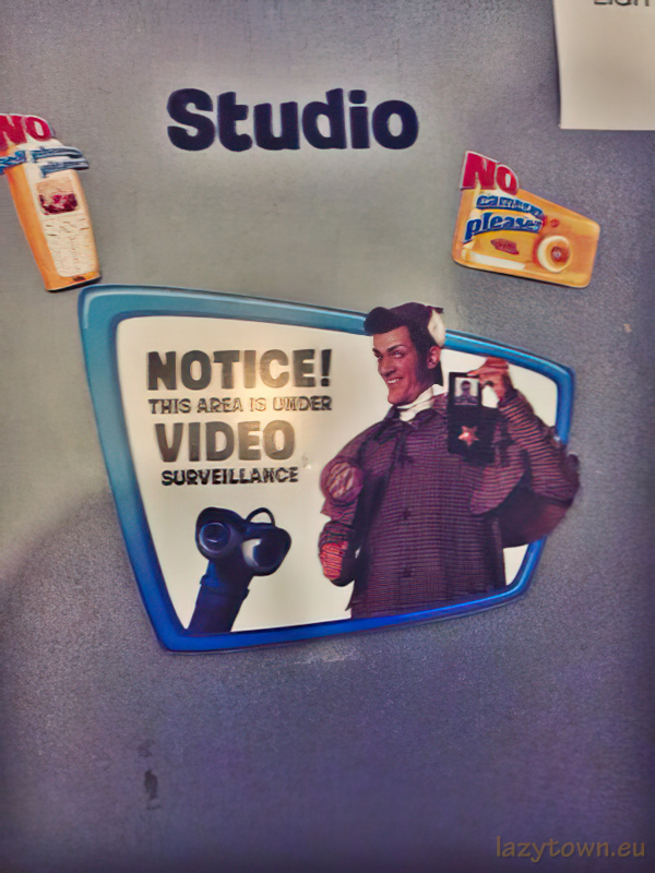 Studio rooms wall decoration 004