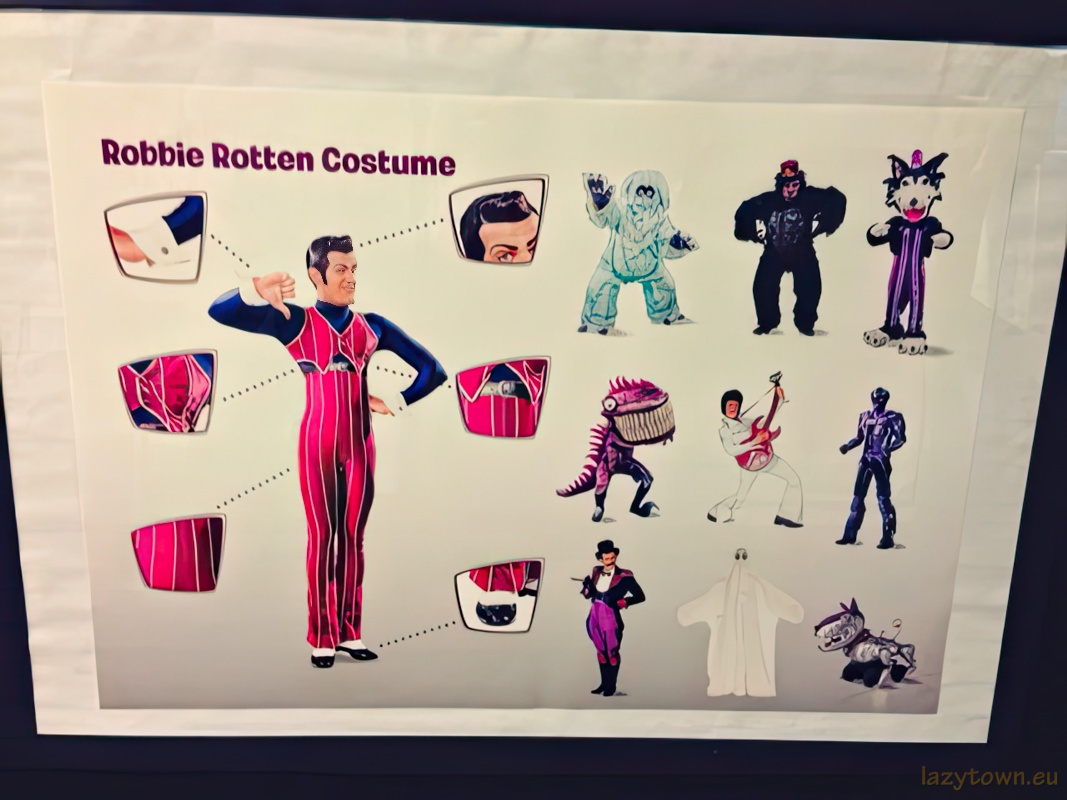 Studio rooms wall decoration 007