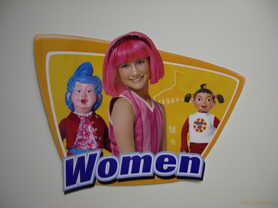 Studio rooms wall decoration 008