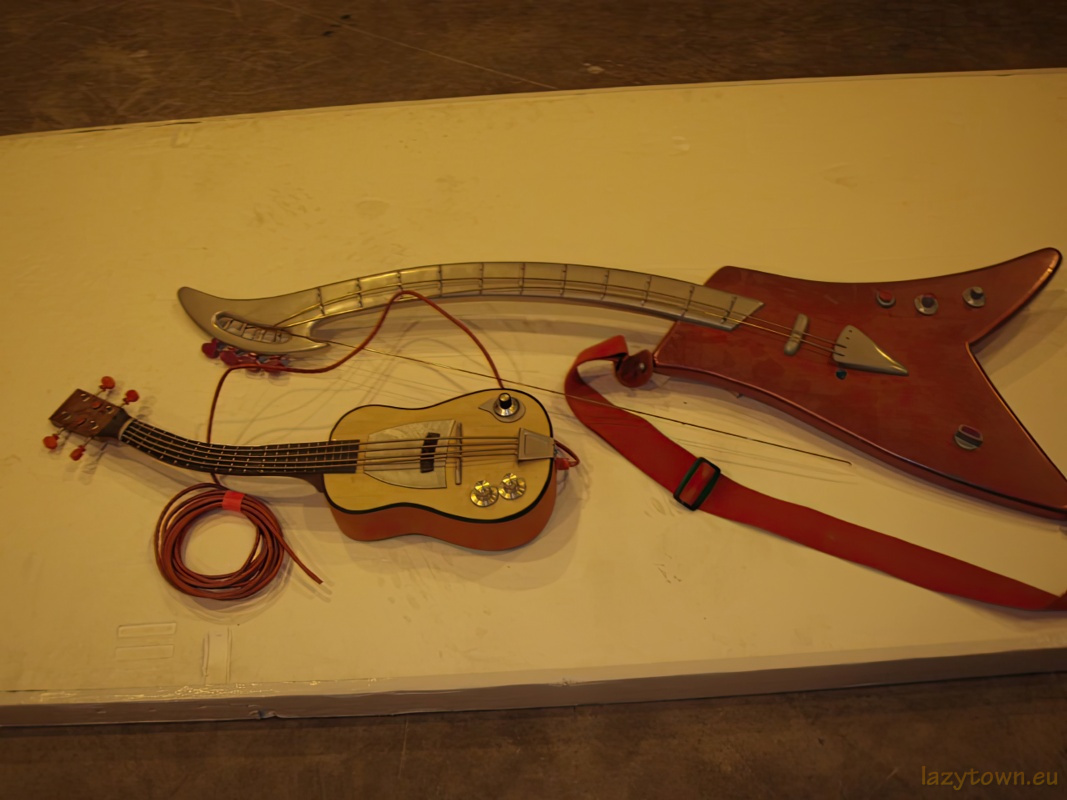 Studio rooms wall decoration 013