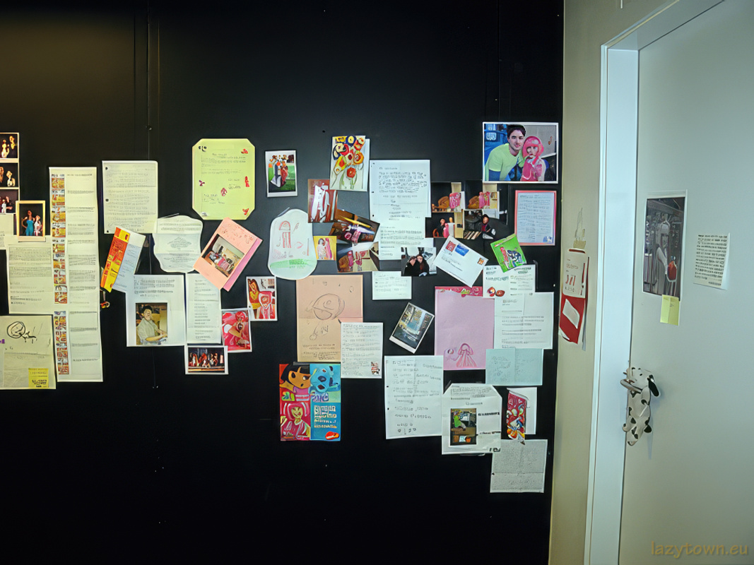 Studio rooms wall decoration 017