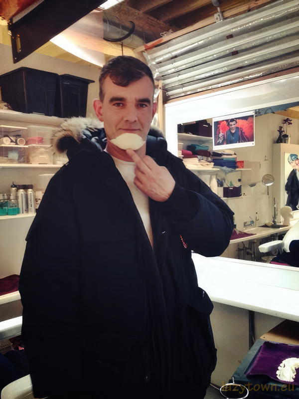 Studio rooms make up n hair 006