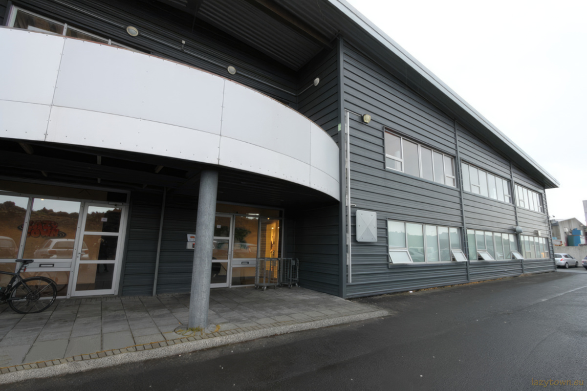 Studio outside view 13