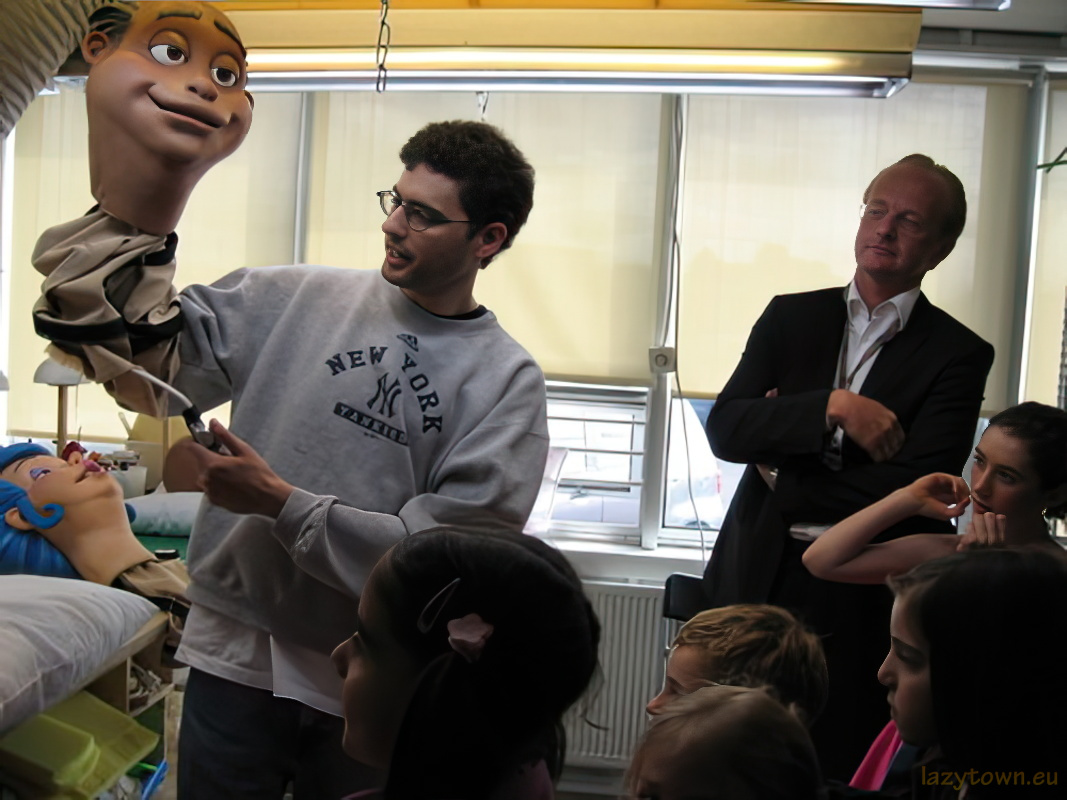 2004 autographs tour kids 01