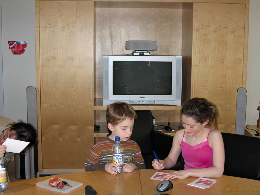 2004 autographs tour kids 02