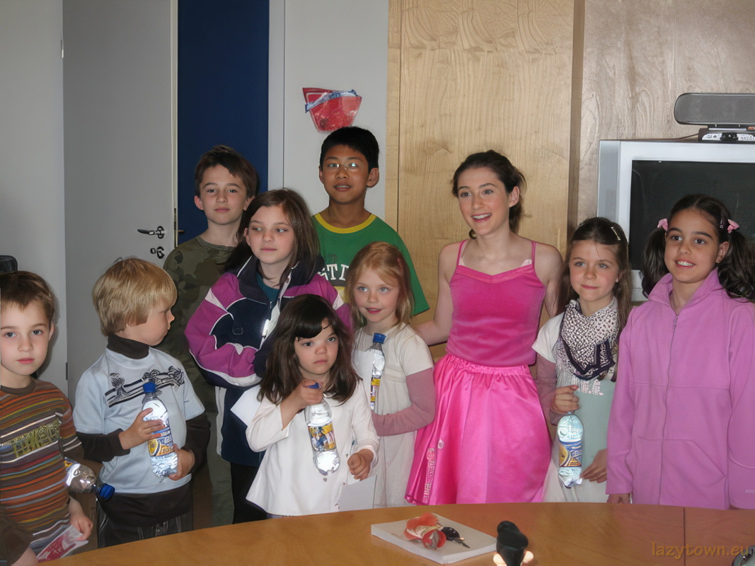 2004 autographs tour kids 06