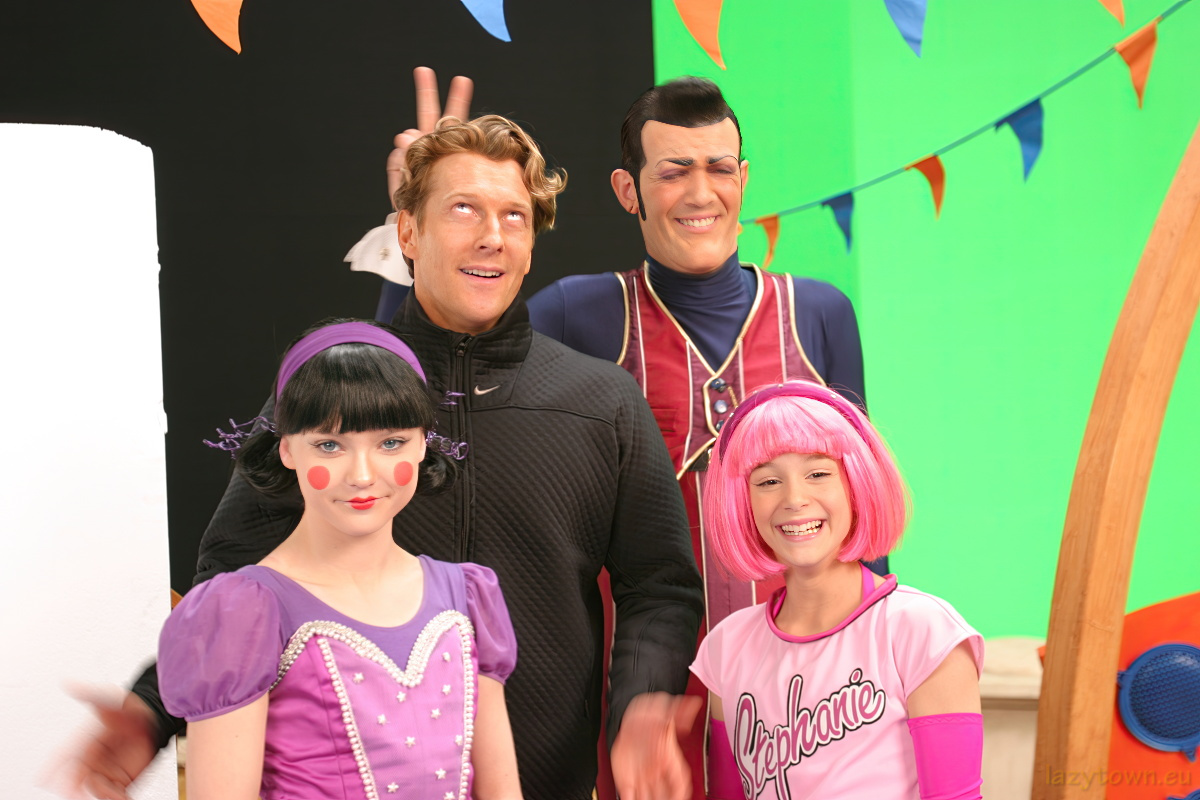 Stephanie stunt double : Fríða Rún Einarsdóttir